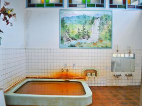 トマトジュース色の温泉!?北茨城「鹿の湯松屋」の濃厚赤湯が凄い