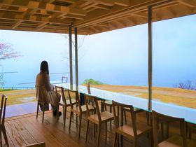 隈研吾デザインの絶景カフェ！熱海「COEDA HOUSE」で海とひとつに