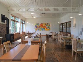 裏那須のアートな廃校カフェ「北風と太陽」で人気のデリランチを
