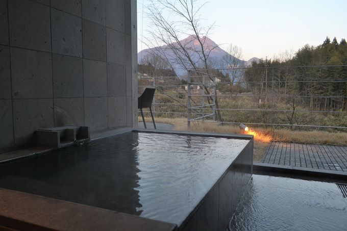24時間源泉あふれる内湯と、３部屋だけの特別な露天風呂