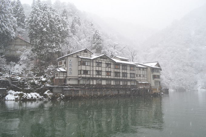 船で行く秘湯 大牧温泉の冬が美しい 庄川峡の絶景クルーズも 富山県 トラベルjp 旅行ガイド