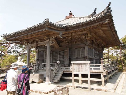 �m�Ԃ䂩��̒n�A�w���{�O�i�x�����I�����Ɍ��������������ŗI�v�̎��̗���������闷��