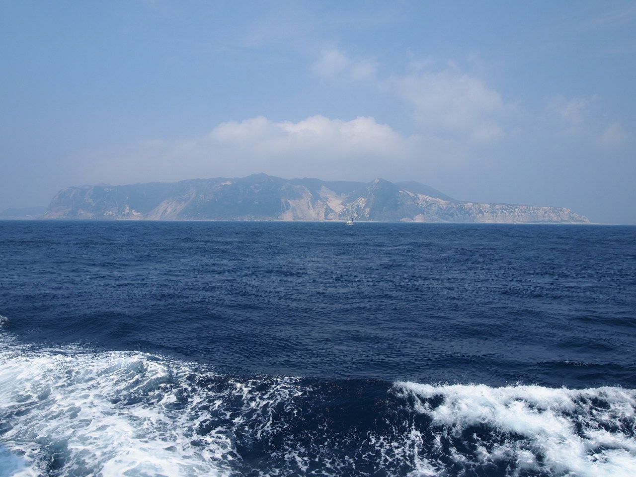 伊豆七島の島々を洋上から眺めよう！！