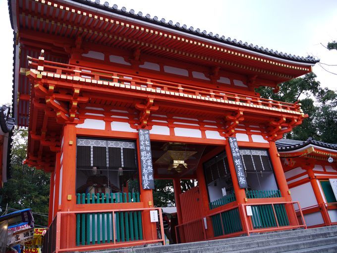 八坂神社には、どこから入ればいいの？