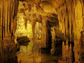 まるで地下宮殿！イタリア・サルデーニャ島「ネプチューンの洞窟」