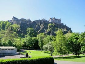 どこから見る？英国スコットランド「エディンバラ城」を望むお勧めスポット５選