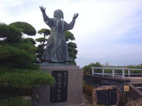 紀伊田辺「扇ヶ浜公園」は風光明媚で偉人の石碑がいっぱい！