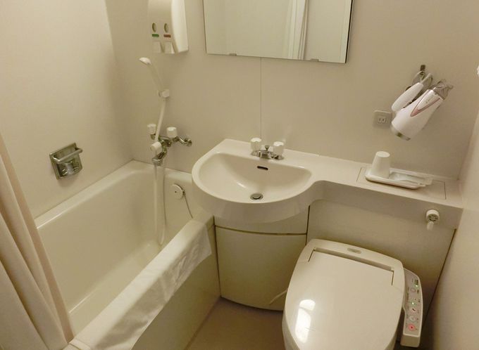柔らかな白を基調とした浴室