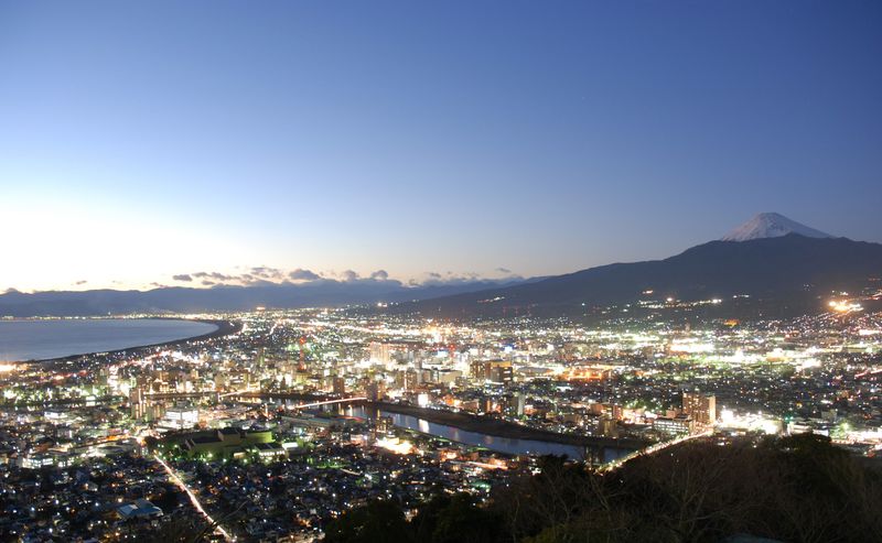 静岡・沼津「狩野川・香貫山」で逆さ富士も夜景も堪能！