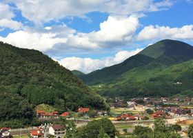 z{Y̗uSi}vɕ`ꂽEØa̕i̋LTlC