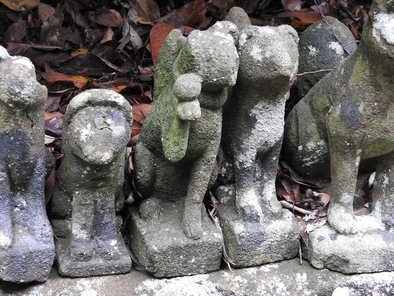島根・松江城、城山稲荷神社で特別な「石きつね」に巡り合う！