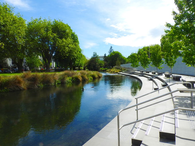 �G�C�{����A3�����̃��j�������g