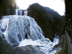 氷瀑の見頃はいつ？茨城「袋田の滝」で日本三名瀑の雄姿を見よ