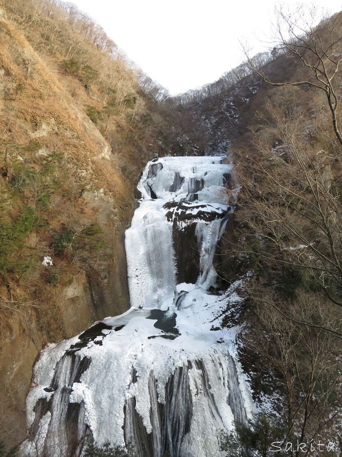 氷瀑の見頃はいつ 茨城 袋田の滝 で日本三名瀑の雄姿を見よ 茨城県 Lineトラベルjp 旅行ガイド