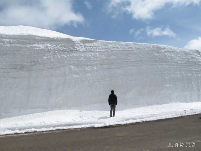 八幡平の雪の回廊は最大で8ｍ！
