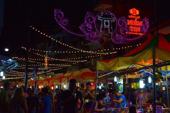 数百もの屋台がずらり ハノイの週末はナイトマーケットへ ベトナム Lineトラベルjp 旅行ガイド