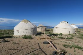 YȌiFAn̐lƂ̐GꍇyށILMXł̉KȃQ̗̋LTlC