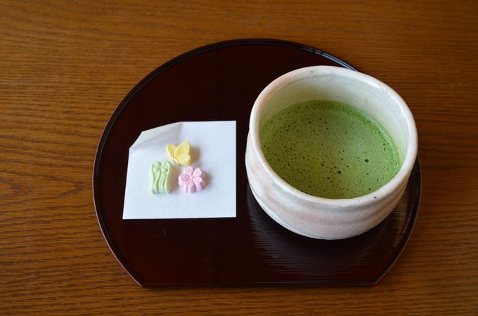 日本建築で抹茶を一服