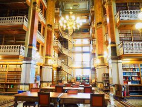 息を飲むほど美しい図書館！アイオワ州立法図書館