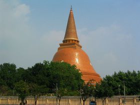 世界一高い仏塔を見よう！タイ・ナコーンパトムへローカル線の旅