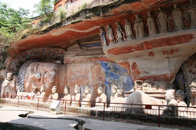 中国最大の上半身「釈迦涅槃像」