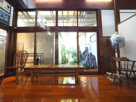 �����s�i���u�吷���v�̓J�t�F�̂悤�ɉ߂��������ӏ܌^�̑K���̋L���T���l�C��