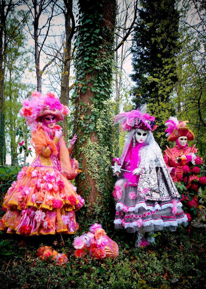 季節ごとのイベントも充実。春には「ベネチア仮装フェスティバル」を開催