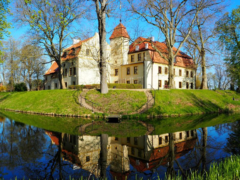 隠れ家のような古城ホテル 北ポーランド「クロコヴァ城」へ