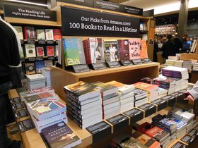 VAg̐VIA}]̎X܁uAmazon Booksv̋LTlC