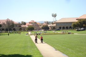 �ĥ�X�^���t�H�[�h��w�ŃA�[�g�O���I���E���w�̖���Z�͔��̕�ɂ̋L���T���l�C��