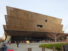 ワシントンDCの新名所「国立アフリカンアメリカン歴史文化博物館」