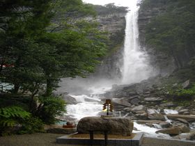 熊野古道以外も魅力たっぷりの「南紀熊野」日本三大名瀑「那智滝」からマイナスイオンがふりそそぐ！