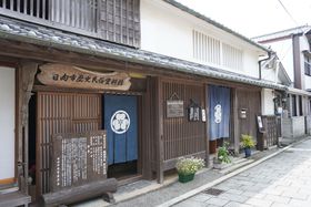 �Ώ�Ɖ��~�̉ƕ��݂��������d�`���̒��@�{��E�����s���X�Òn��̋L���T���l�C��