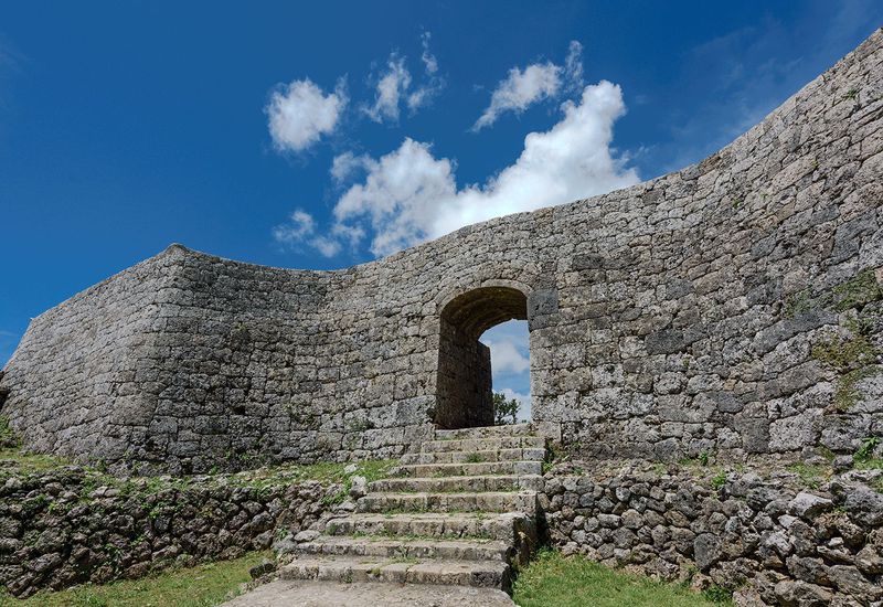沖縄の世界遺産を廻る旅！琉球王国時代の城跡「中城城」