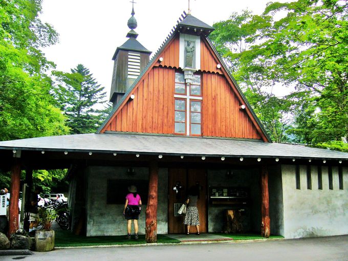 軽井沢の象徴的存在、Ａ･レーモンド設計の「聖パウロカトリック教会」
