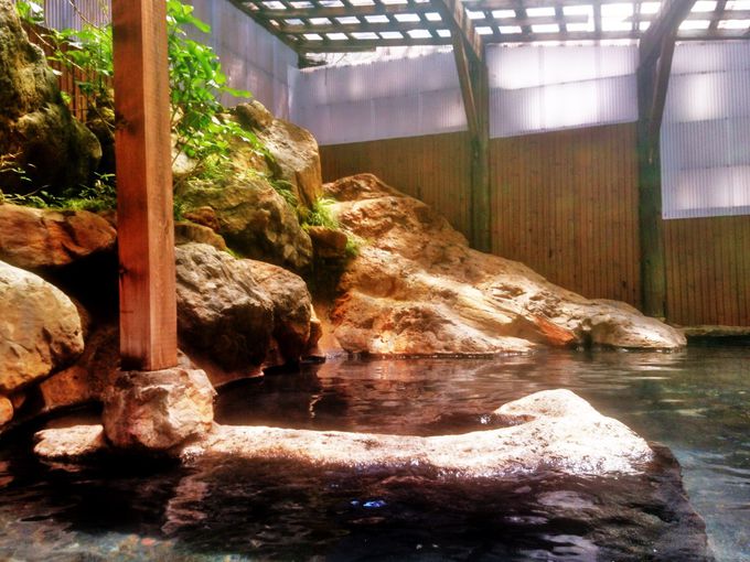 100％源泉かけ流しの大混浴露天風呂「松川渓谷温泉 滝の湯」