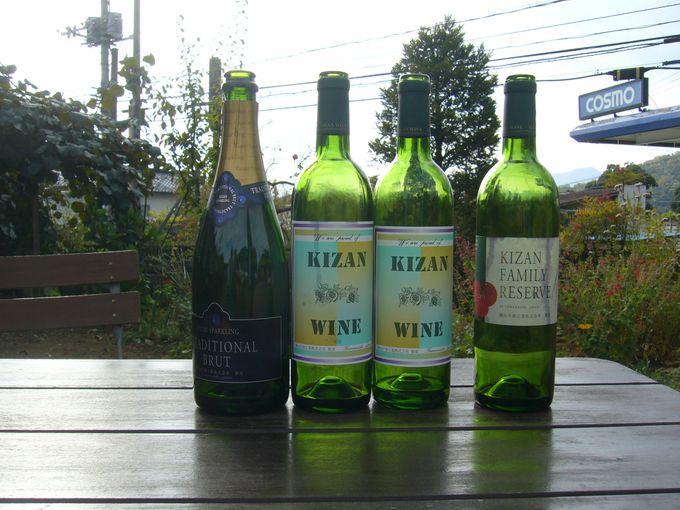 日常的な食卓を思い浮かべながら、食前の一杯として楽しめるワインを造り続けている「機山洋酒工業」