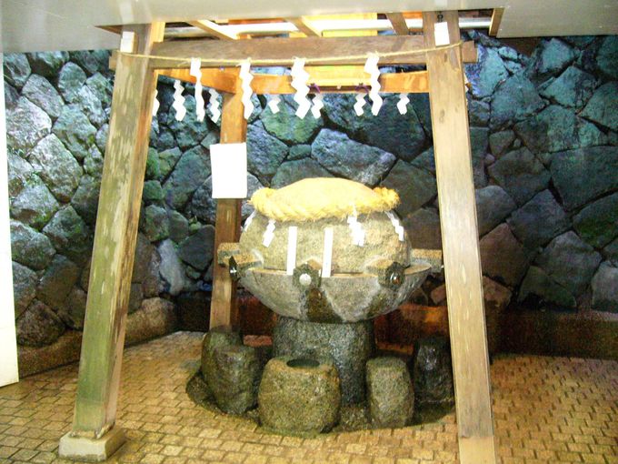 三輪山から湧き出る水はくすり水「狭井神社」