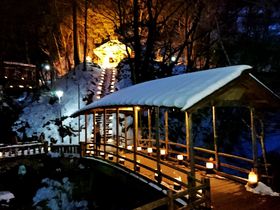 �M�B�u����������X���낤���F��v�́A�X�Ɖ��Ɛl�̉�����̋L���T���l�C��