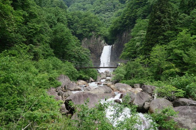 笹ヶ峰と並ぶ妙高観光のメッカ「苗名滝」