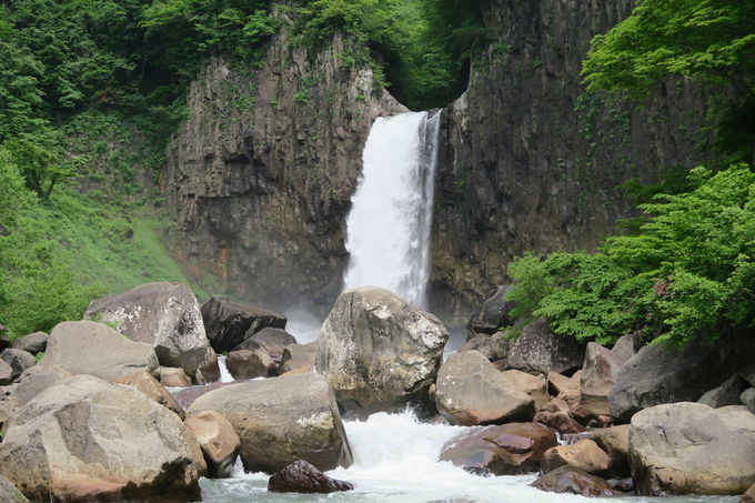 新潟・長野両県側からたっぷり浴びるマイナスイオン