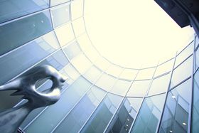 z̓ȂIs{Ypقł̐lm낤̋LTlC