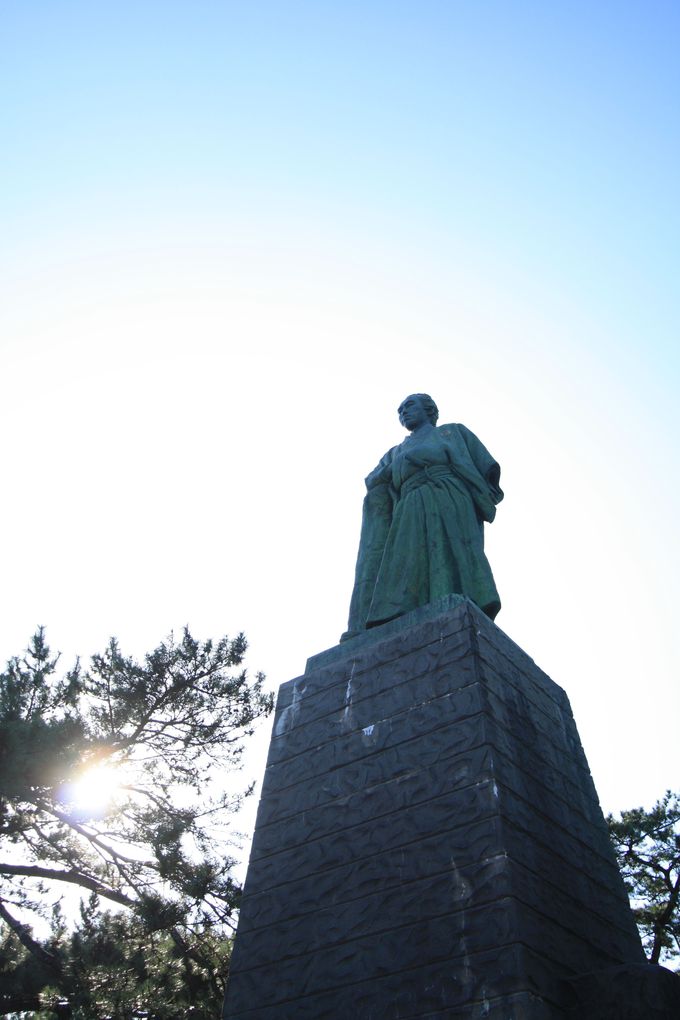 2．坂本龍馬銅像