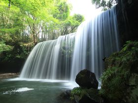 地震にも負けず！阿蘇小国町 神秘の滝「鍋ヶ滝」と夫婦杉の「鉾納社」