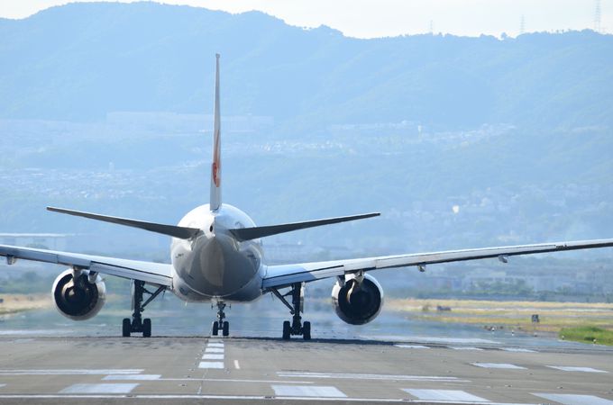 近っ 大阪 千里川土手 で印象的な飛行機風景に魅せられる 大阪府 Lineトラベルjp 旅行ガイド