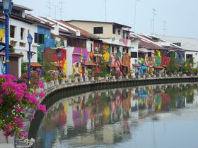 ���E��Y����[���܂ŁI�}���[�V�A�̌Ós�E�}���b�J���P���ŏ��郂�f���R�[�X�̋L���T���l�C��