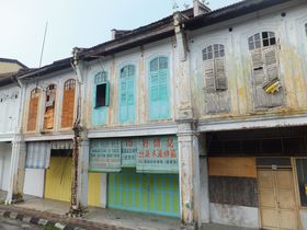 �}���[�V�A�̔��������g���^�E���I�u�C�|�[�v�͎����~�܂����悤�ȊX�̋L���T���l�C��