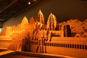 �����Ő��E�𗷂���I����A�W�A�̉����̉h�؂Ɣ��W��������h���h�̃A�W�A���ڂ̑O�ɁI�̋L���T���l�C��