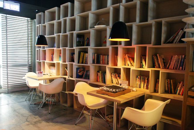 図書館のようなカフェ