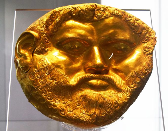 20世紀最大の発見の黄金のマスク！ソフィア・国立考古学研究所付属博物館と国立歴史博物館
